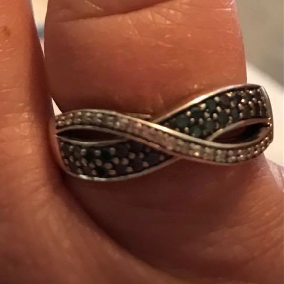 Diamond crossover ring - Picture 1 of 1